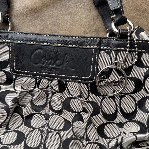 Coach Black and Cream Signature Shoulder Bag - Picture 2 of 5